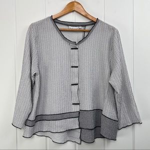 Habitat Crinkle Black and White Button Blouse